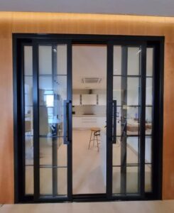  فني المنيوم في القرين